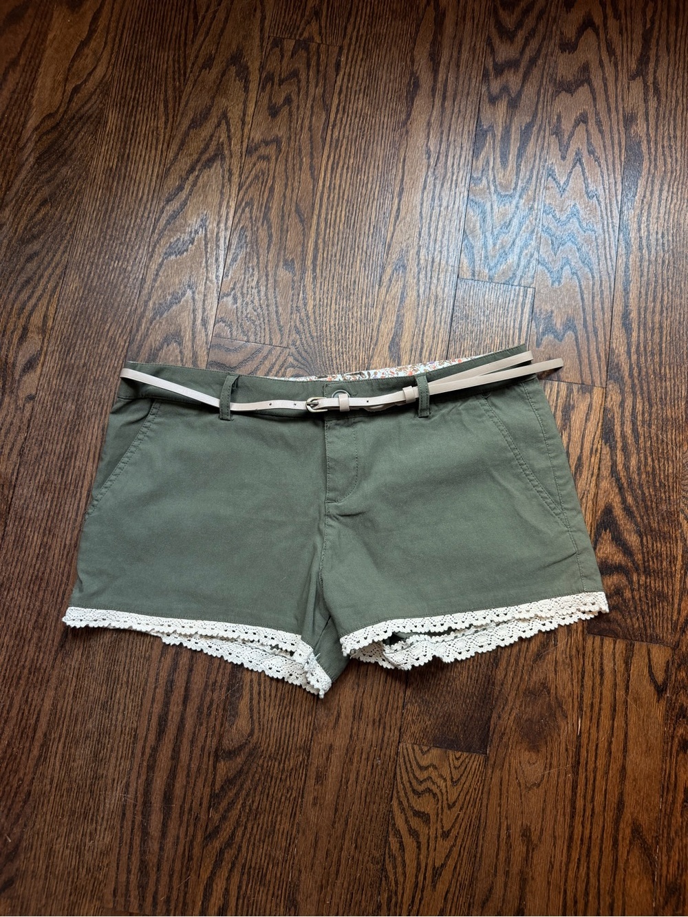 U2B Olive Green Lace Trim Women's Shorts size Large